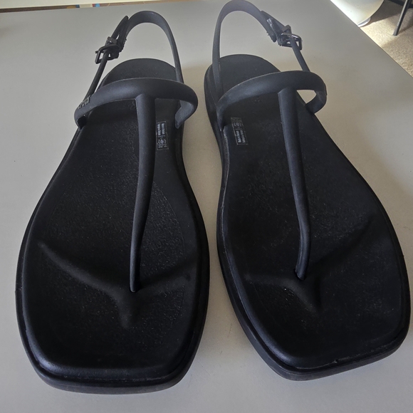 Crocs Women’s Black Slingback Thong Sandals Size 7W - Picture 3 of 6